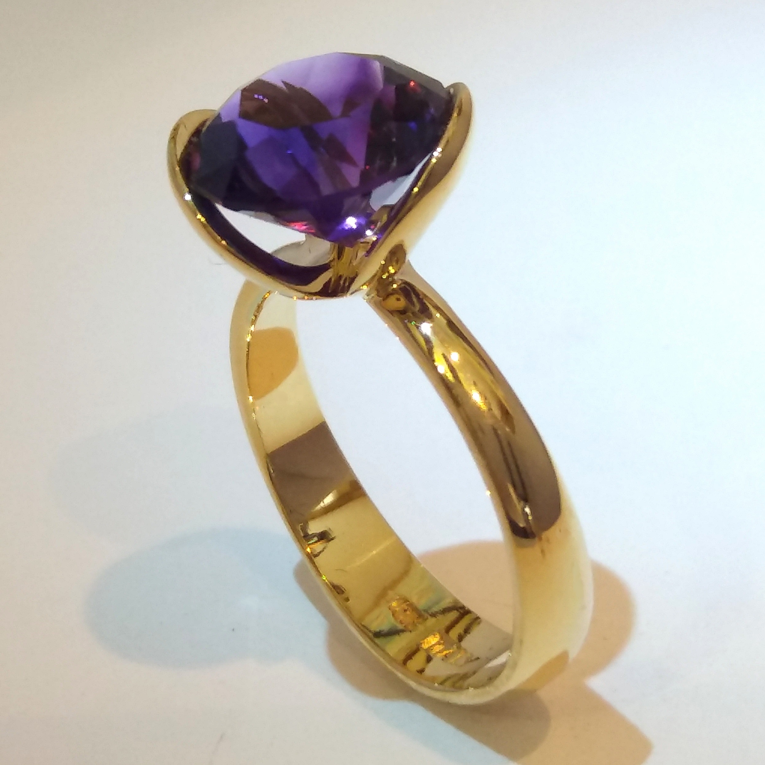 DESIGNER GOLD RING WITH BEST QUALITY AMETHYST