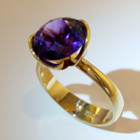 DESIGNER GOLD RING WITH BEST QUALITY AMETHYST